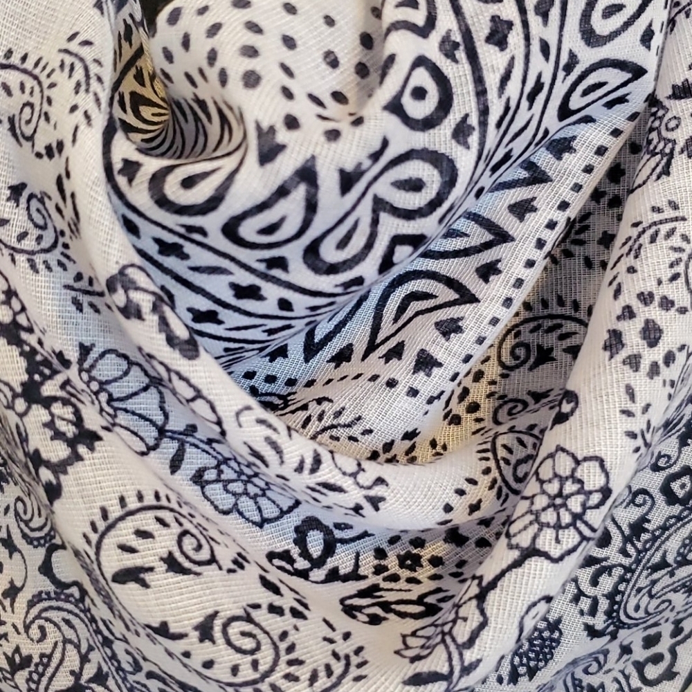 Large Scarf - Picture 5 of 5